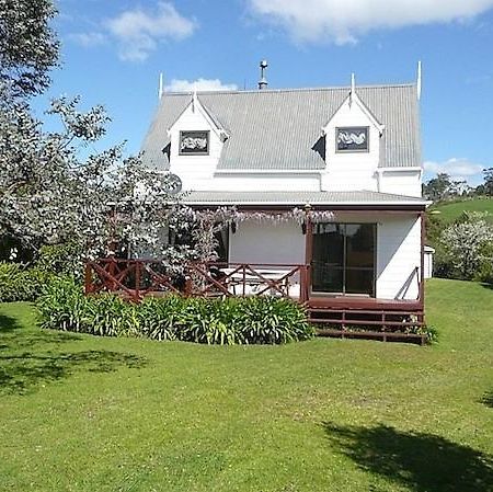 Cute Cottage - Cooks Beach Bach Екстериор снимка