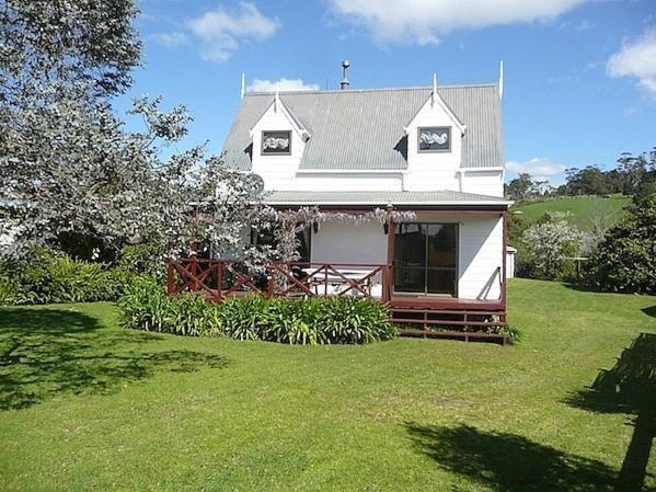 Cute Cottage - Cooks Beach Bach Екстериор снимка
